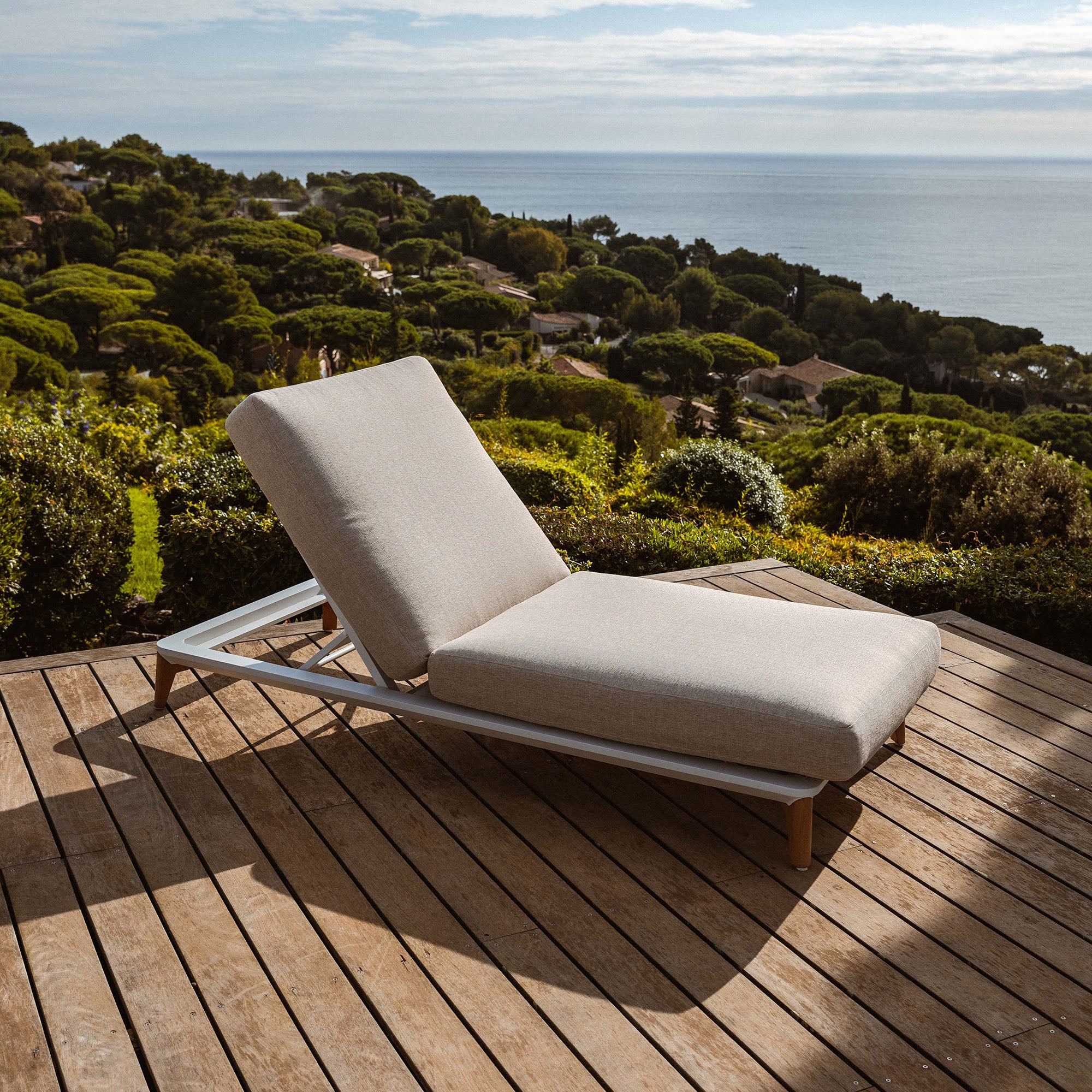 <tc> Monte Carlo sun lounger</tc>